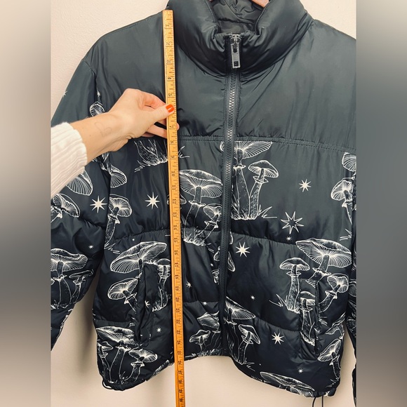 Mushroom Print Puffer Jacket · Black · Forever 21 · Men’s Size M - Picture 13 of 16